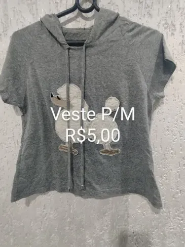 Blusas femininas usadas por 3,00 cada