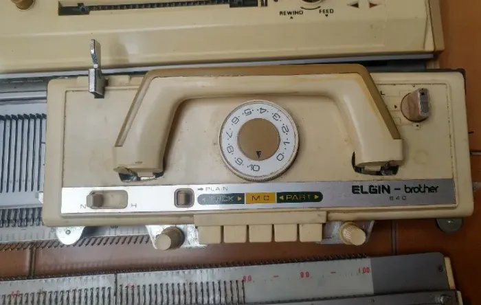 Vendo Maquina trico Elgin Brother 840, troco por geladeira nova