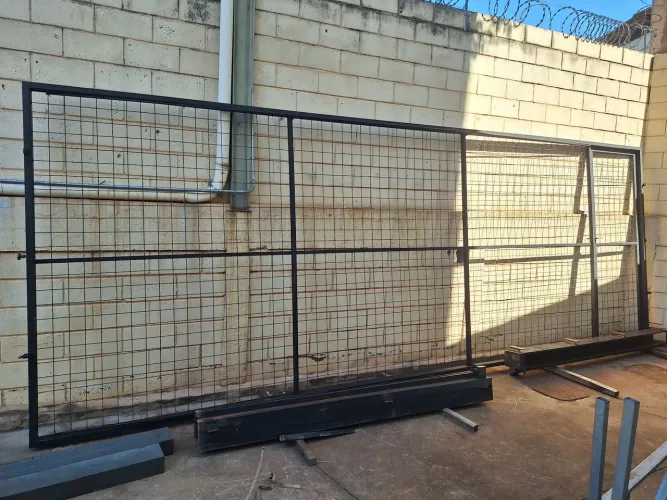 PORTAO BASCULANTE TELADO