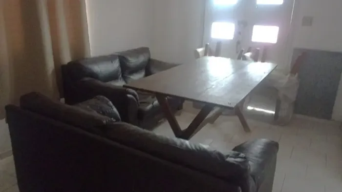 Mesa de Madeira tipo família 6 lugares! Clássica, artesanal! OPORTUNIDADE!