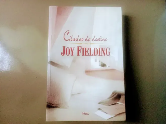Livro Ciladas do Destino - Joy Fielding - usado 