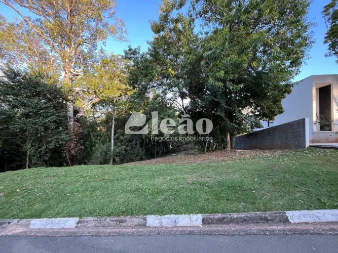 Condomínio Villa Lombarda - Terreno à venda no Villa Lombarda em Valinhos/SP