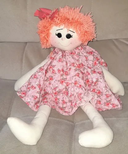 Boneca de Pano Charmosa com Vestido Floral