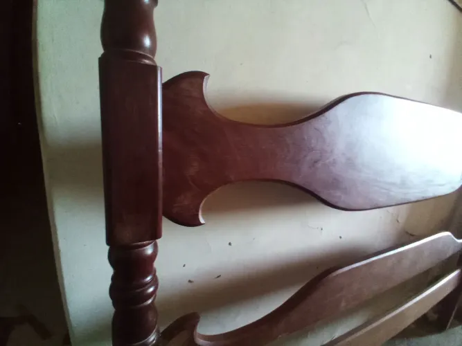 Cama de madeira sucupira com excelente estrutura