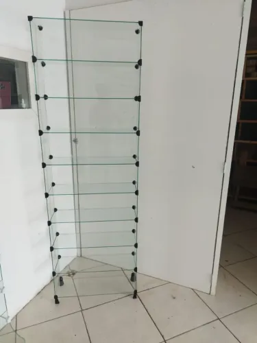 Estante de vidro