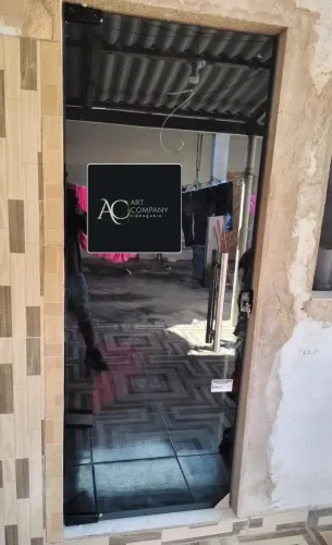 Porta de Vidro Temperado Elegante e Moderna