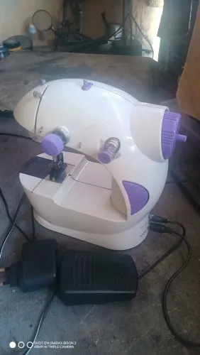 Mini máquina de costura