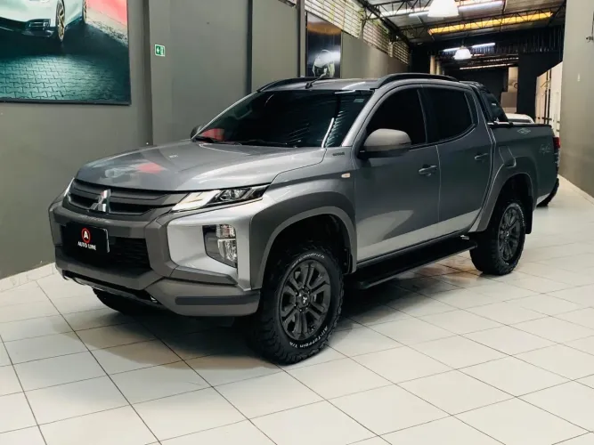 Mitsubishi L200 Tri. S. Outd. Plus 2.4 4X4 Die. AUT 2025