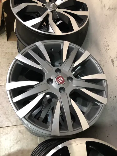 Jogo de Rodas aro 17 Fiat linea por 3490$ as 4 novas até 12x