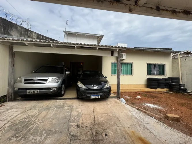 Casa de 3 Qts com piscina lote grande St. Bairro Hilda em Aparecida de Goiânia 