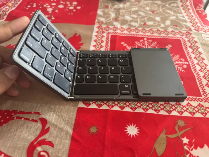 Teclado Dobrável com Mouse - Bluetooth