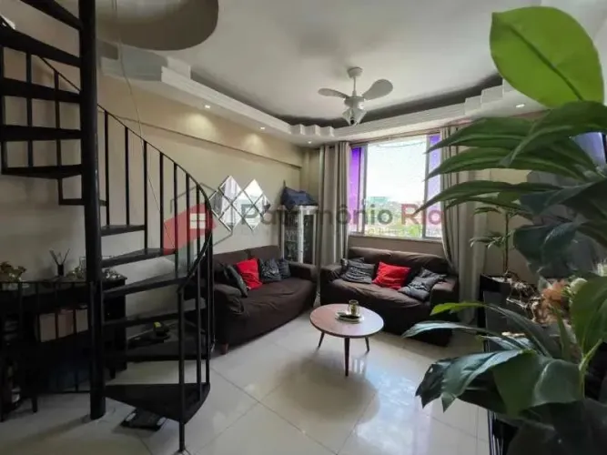 Linda cobertura, composta com ampla sala, cozinha, 3 quartos, piscina, banheiro