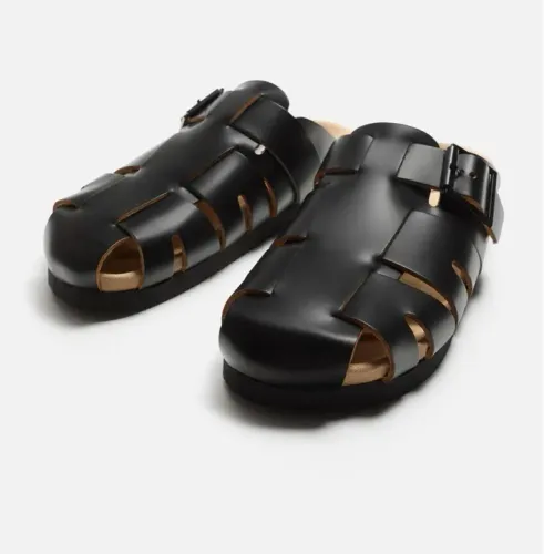 Sandália de couro Zara 38- serve 39
