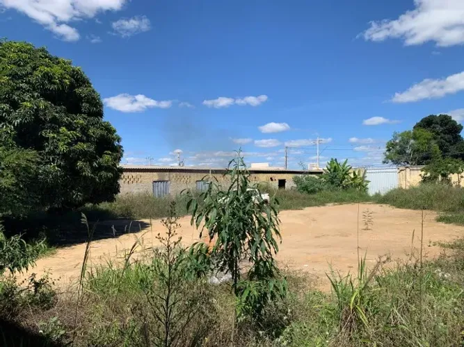 GALPÃO COM 200M2 PARA LOCAÇÃO NO BAIRRO FELÍCIA 