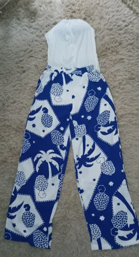 Conjunto Blusa Branca Frente Única e Calça Azul