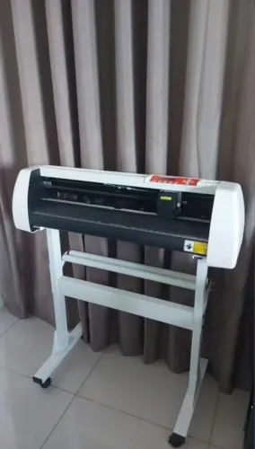 Plotter de Recorte e Risco Digital Corte e Contorno 72cm mira laser manual