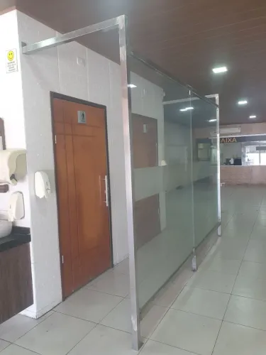 Divisória inox e vidro 3 metros