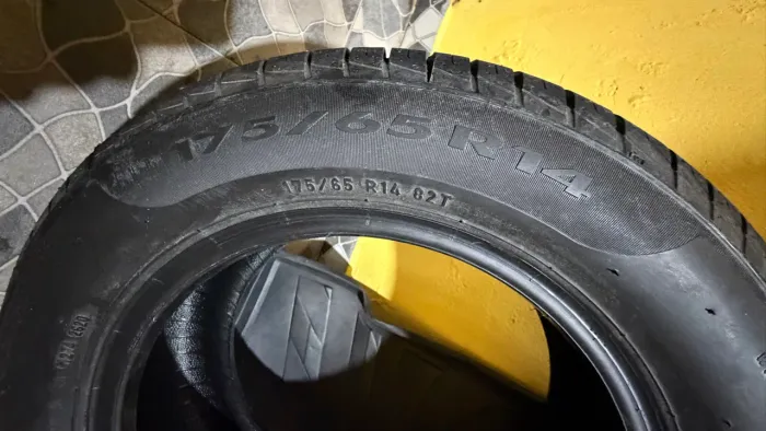 2 Pneus Pirelli P1 175/65/14 novo ; Tapete Protetor Porta Malas Para Yaris Hatch 2020