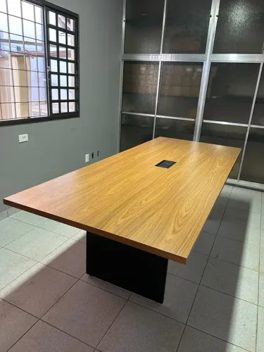 Mesa de Reunião em Madeira - Nova!
