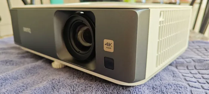 Oportunidade Super Projetor Gamer BENQ TK 700 UHD 4k (Obs Lampada Nova)