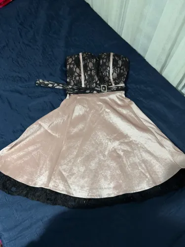 Vestido Rose com detalhes em renda
