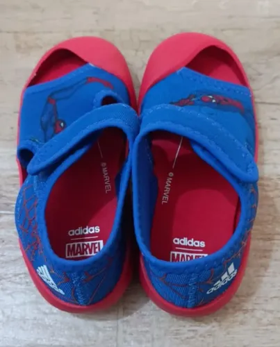 Sandália Homem Aranha Adidas - Tamanho 23 (USADO)