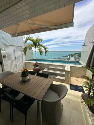Cobertura com piscina privativa no Costa Espanha - 2/4 com suíte de frente para o mar