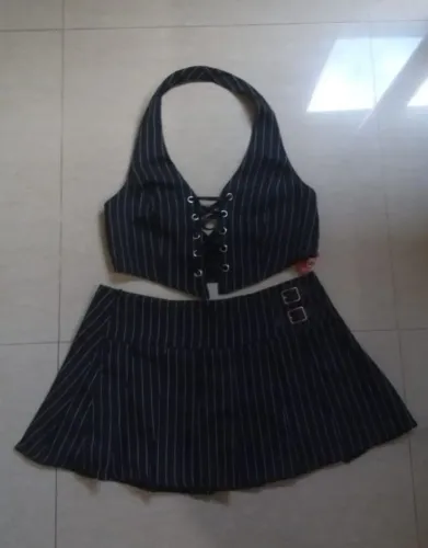 Conjunto Saia e Top Listrados, Novo, tamanho M, para idades de 12 até 14 anos 