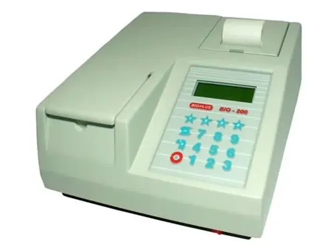 Analisador bioquímico semiautomático modelo BIO-200L