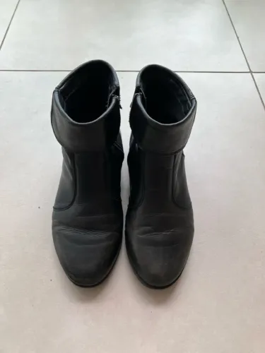 Bota Feminina de Couro Preto Corello