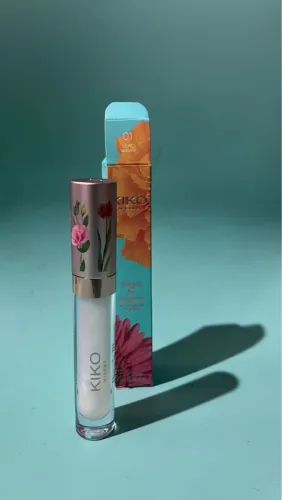 Days in Bloom Volumizing Lip Shine da Kiko Milano