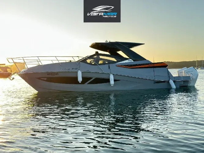 Lancha NHD 340 (32.5 nomenclatura internacional) com parelha popa Mercury 250hp 4T - Zero