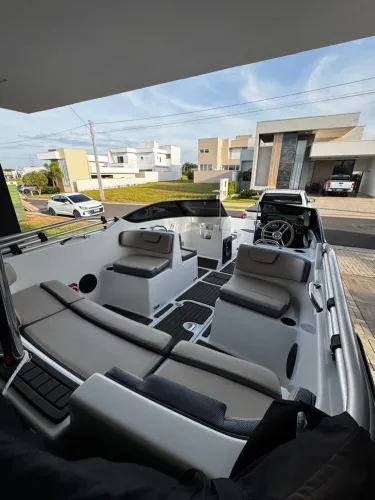 Lancha Focker Joy 188 toda equipada conjunto 2024 zera com apenas 19 horas !
