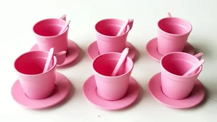 Brinquedos Antigos - Conjuntinho de Xícaras de Plástico para Bonecas - Anos 70 ou 80