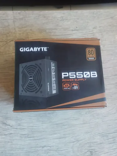 Fonte gigabyte 550W