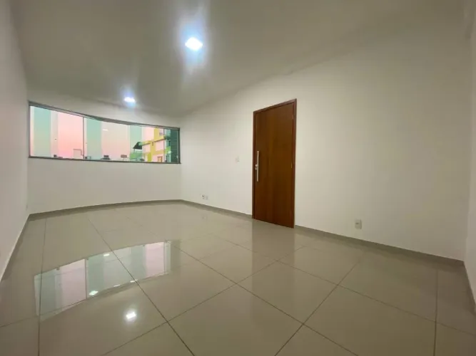 Apartamento para Alugar no Barreiro | 3 Quartos | 1 Suíte | 2 Vagas