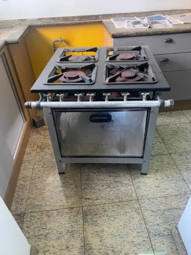 FOGÃO INDUSTRIAL COM FORNO M-18 STORI MAX METALMAQ