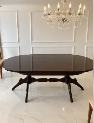 Mesa de jantar madeira de lei rara para até 8 pessoas 3.400,00