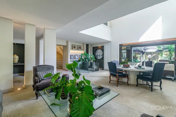 Casa comercial em localização estratégica próxima ao Jockey Club