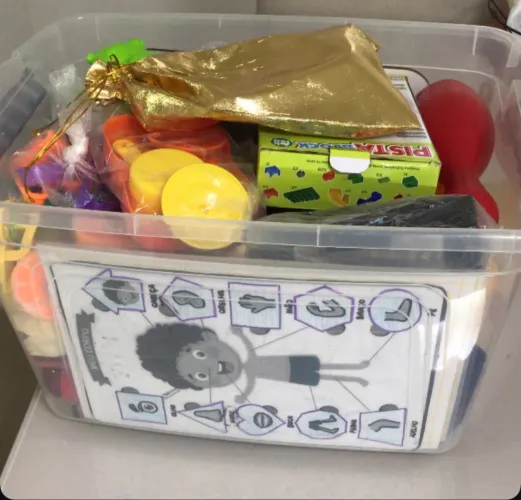 Caixa de Brinquedos Pedagógica.
