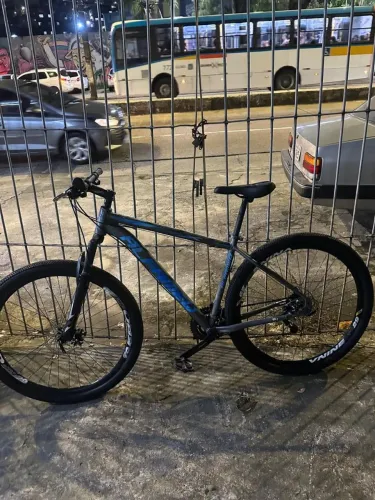 Bicicleta de alumínio aro 29 freio a disco toda de rolamento