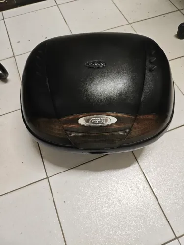 Bagageiro Givi 46 litros em perfeito estado