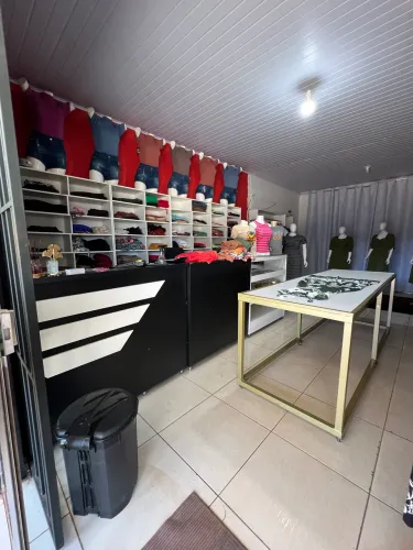 Vendo uma loja de roupas