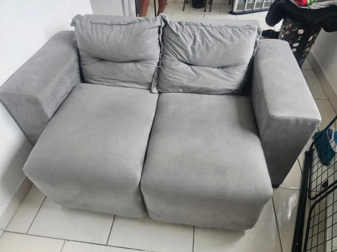 Sofá retrátil cinza
