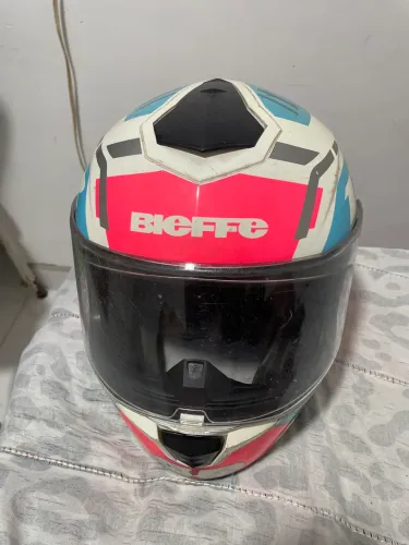 Vende se capacete