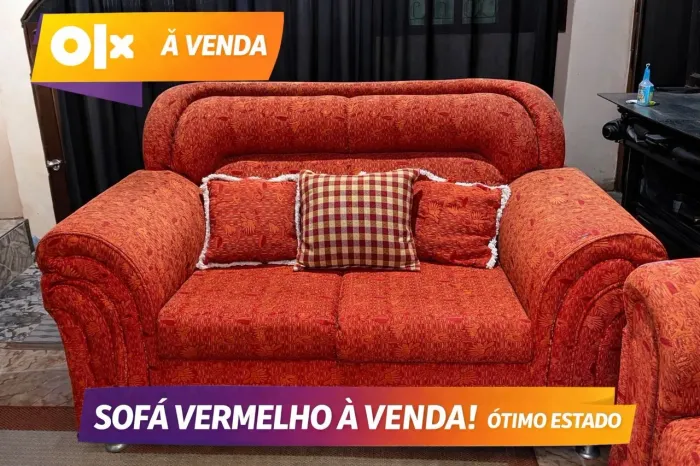 Sofá 3 Lugares Vermelho - Conservado | 1 Pé Quebrado
