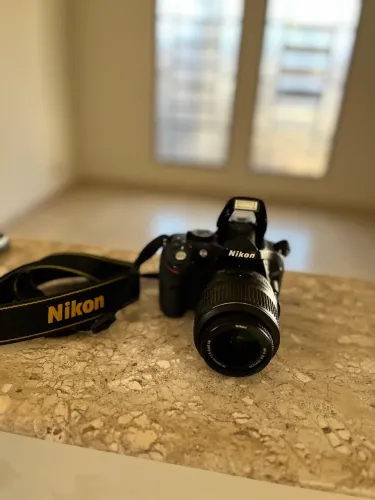 CÂMERA NIKON + 2 LENTES 