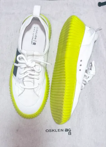 Osklen Arp.x Superlight com um solado vibrante em verde limão
