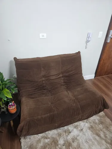 Sofa Togo 2 Lugares 1,20 largura veludo chocolate usado bom estado 
