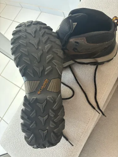 Bota Columbia impermeável.